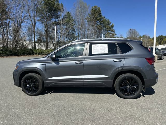 Used 2022 Volkswagen Taos SEL w/ Panoramic Sunroof Package image 2