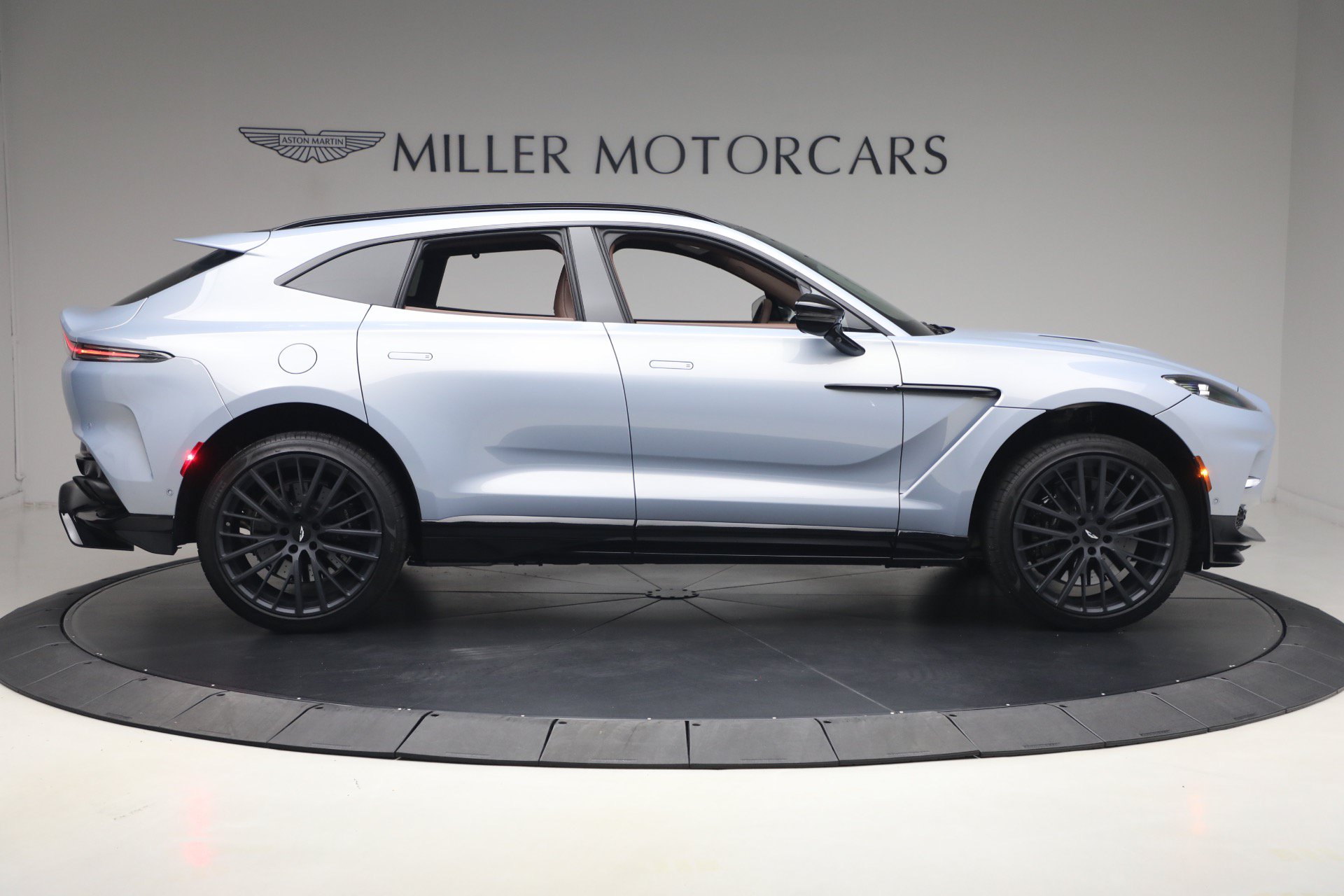 Used 2026 Aston Martin DBX 707 AWD/4WD image 9