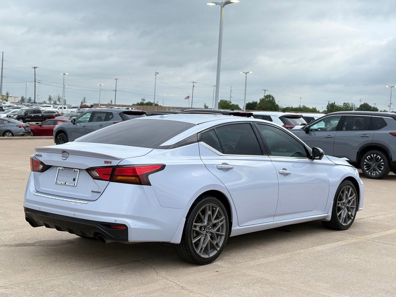 Used 2023 Nissan Altima 2.0 SR FWD image 8