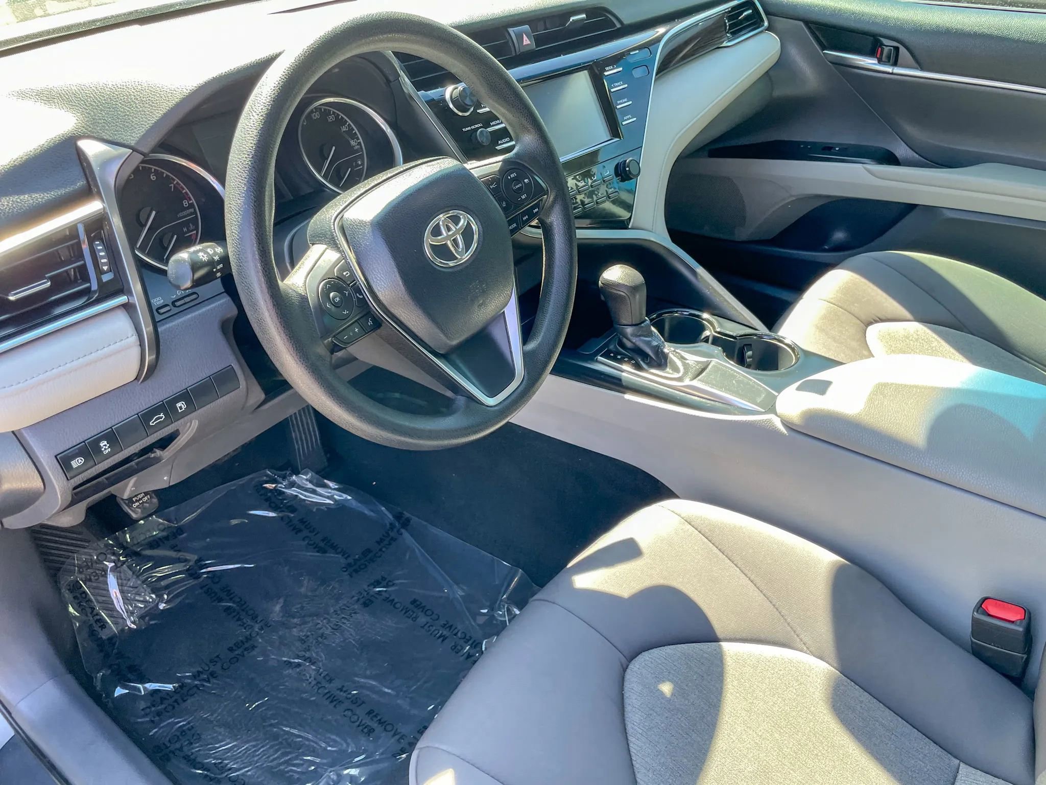 Used 2018 Toyota Camry LE image 16