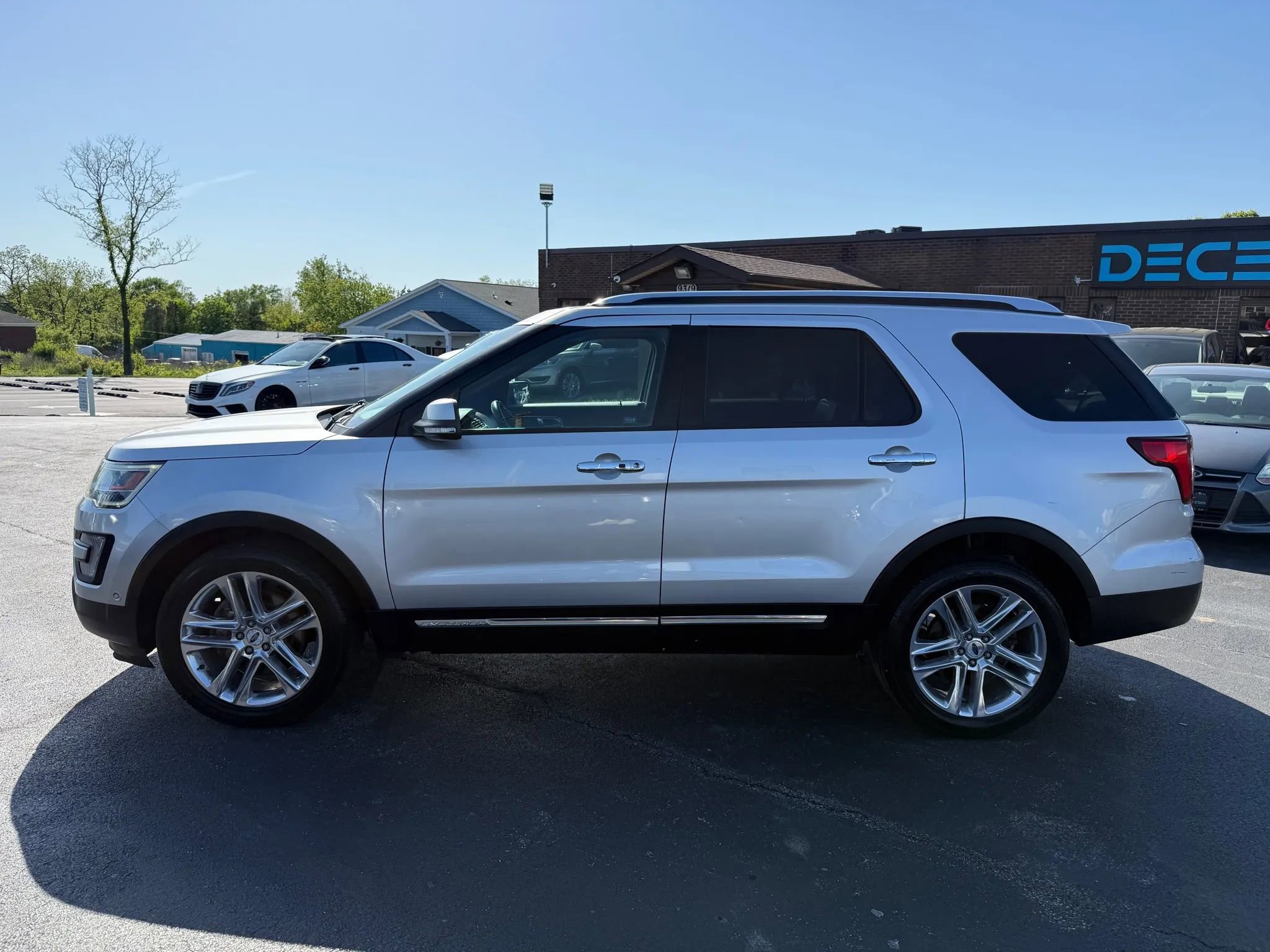 Used 2017 Ford Explorer Limited w/ Equipment Group 301A image 6