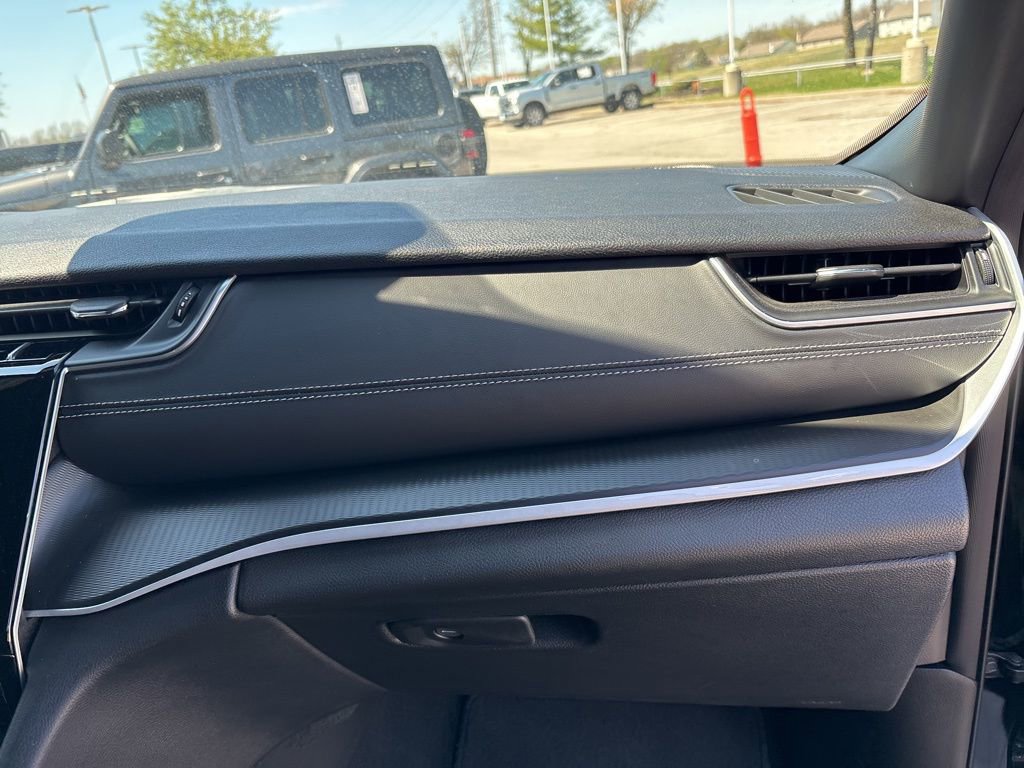 Used 2025 Jeep Grand Cherokee Altitude image 38