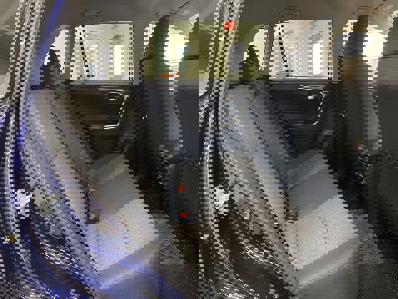 Used 2021 Toyota RAV4 XLE image 18