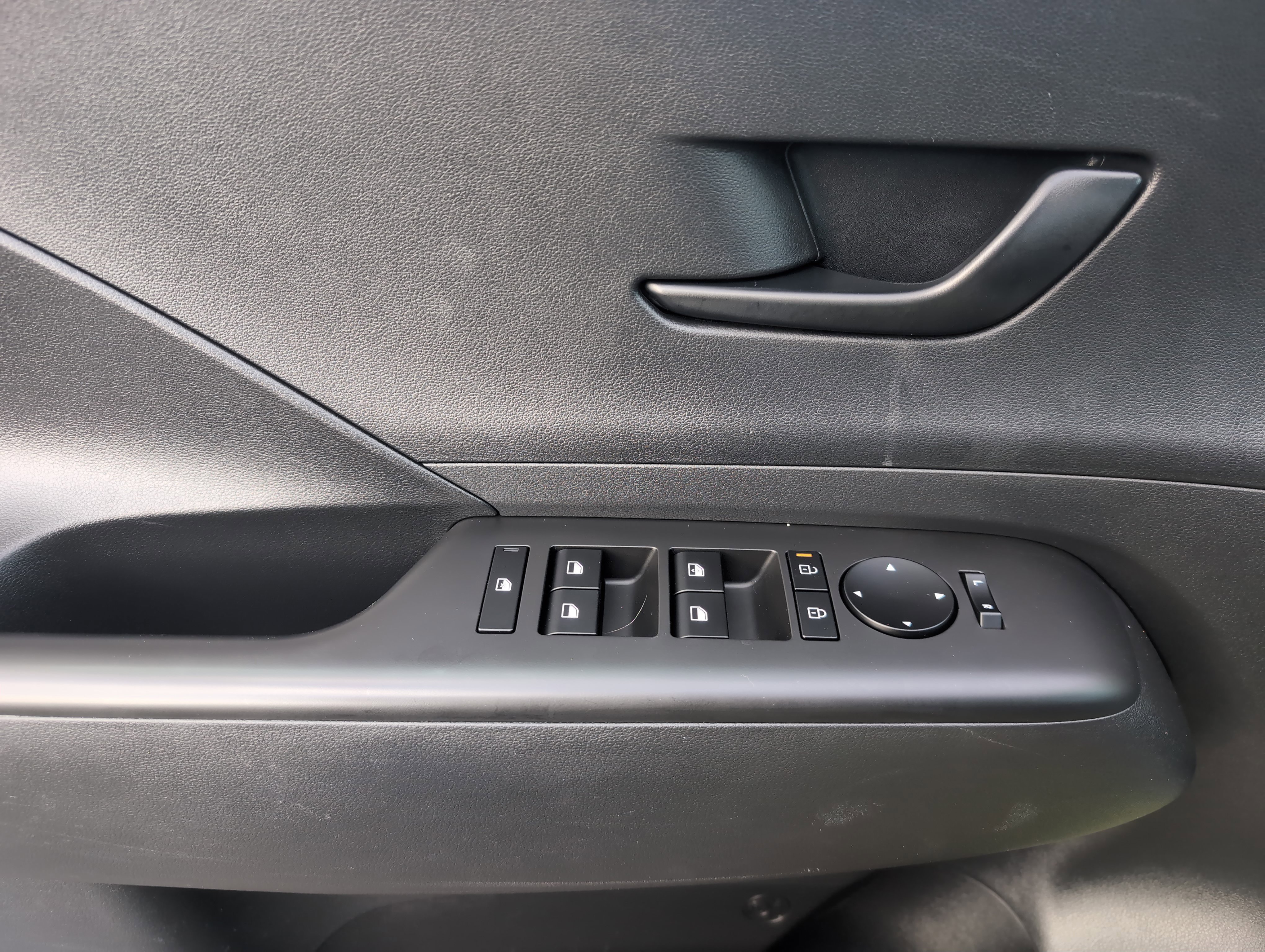 Used 2025 Hyundai Kona SEL image 15