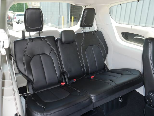 Used 2023 Chrysler Pacifica Touring-L w/ Uconnect Theater Family Group AWD/4WD image 23