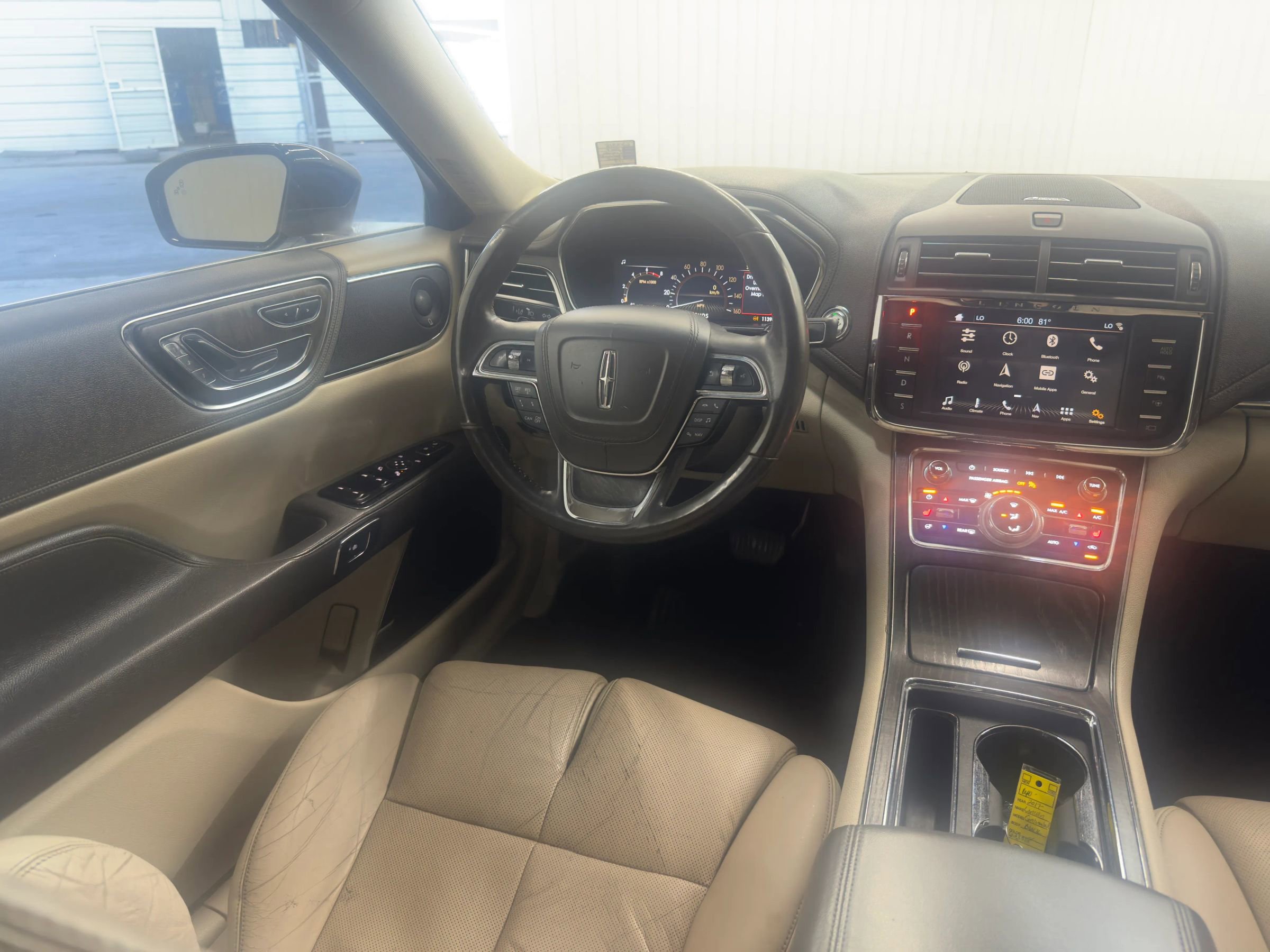 Used 2017 Lincoln Continental Select image 14