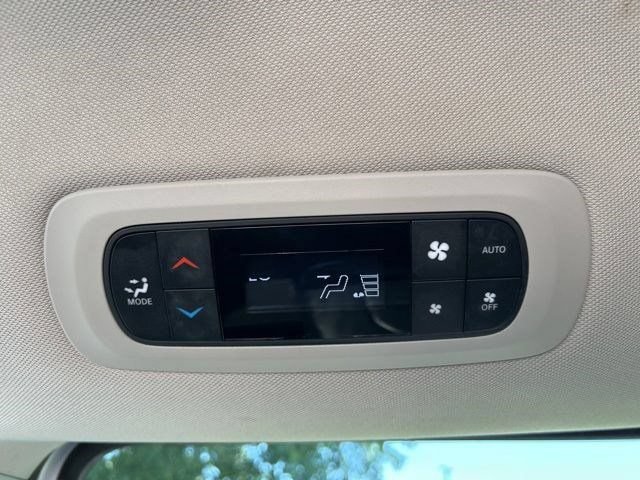 Used 2023 Chrysler Pacifica Touring-L FWD image 42