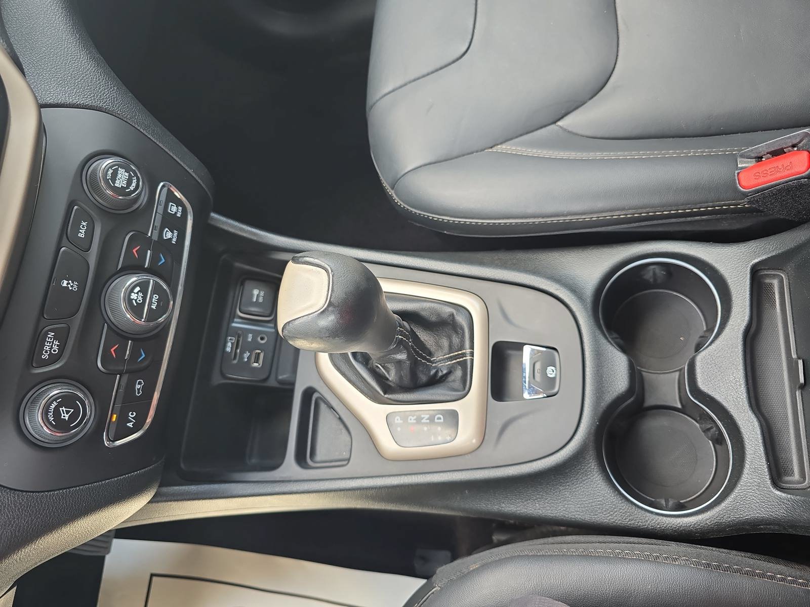 Used 2016 Jeep Cherokee Limited FWD image 25
