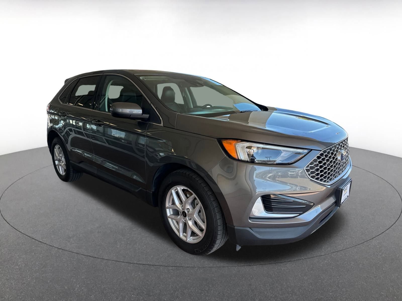 Used 2024 Ford Edge SEL image 2