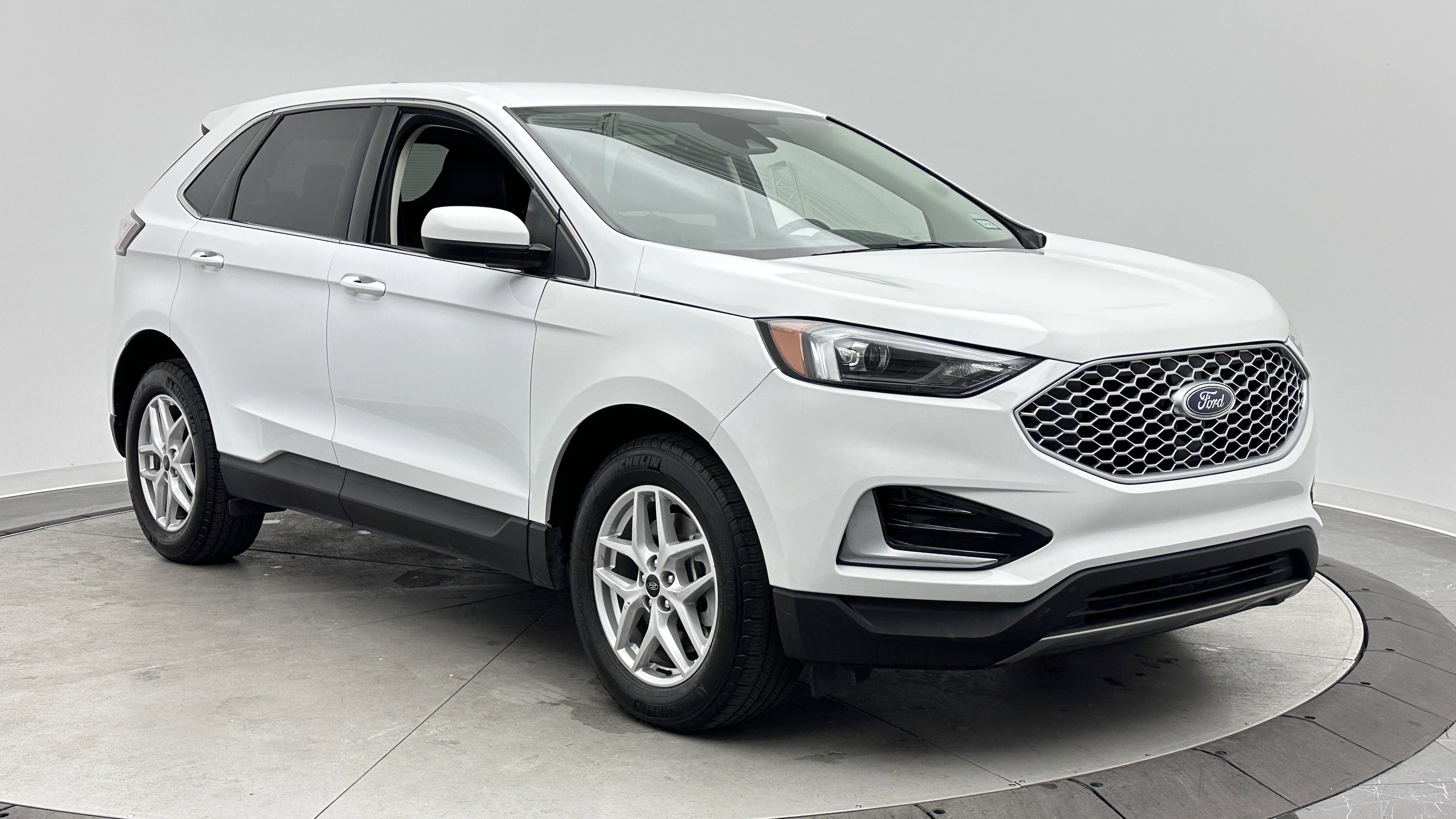 Used 2024 Ford Edge SEL AWD/4WD image 3