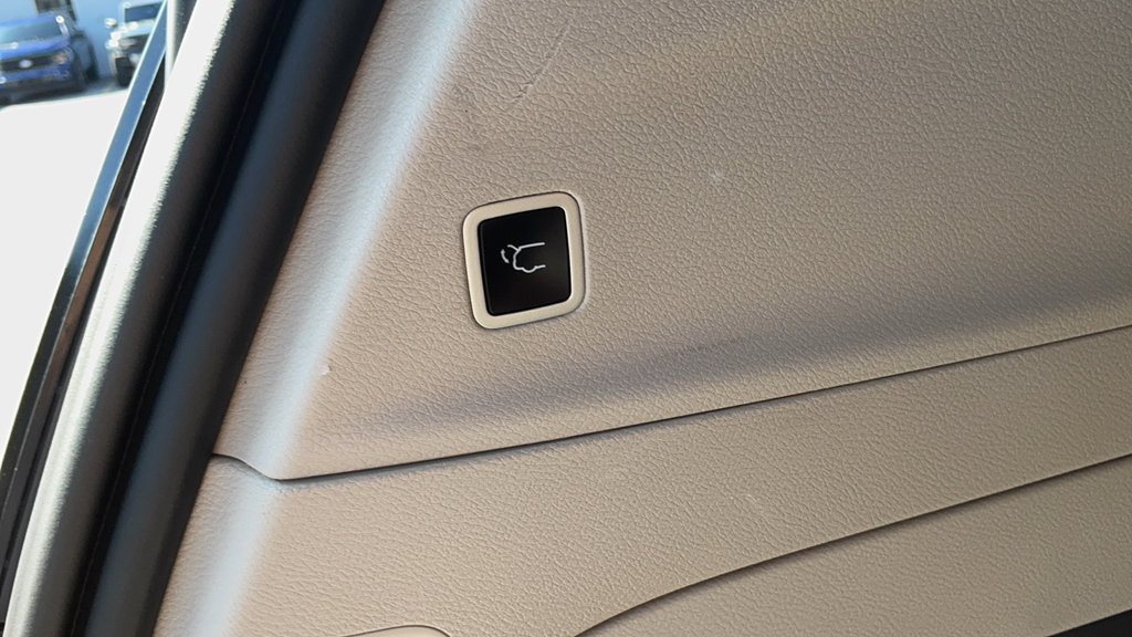 Used 2024 Chrysler Pacifica Touring-L FWD image 34