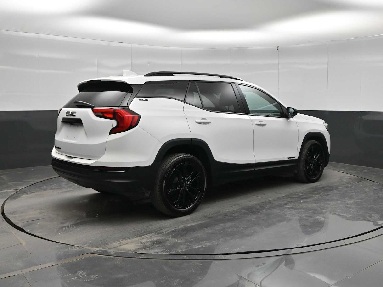 Used 2021 GMC Terrain SLE w/ Driver Convenience Package FWD image 7