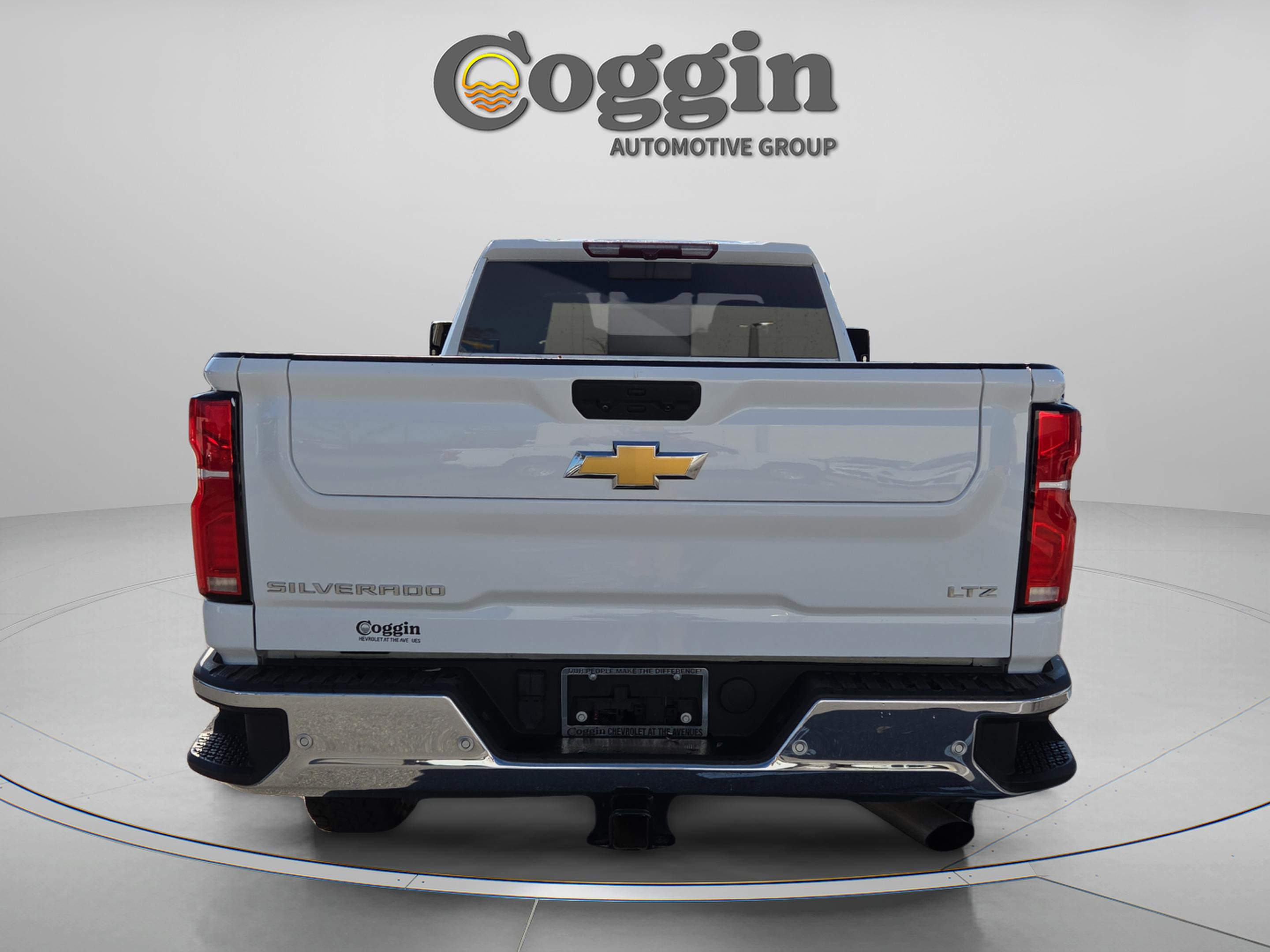 Used 2024 Chevrolet Silverado 2500 LTZ w/ LTZ Plus Package image 5