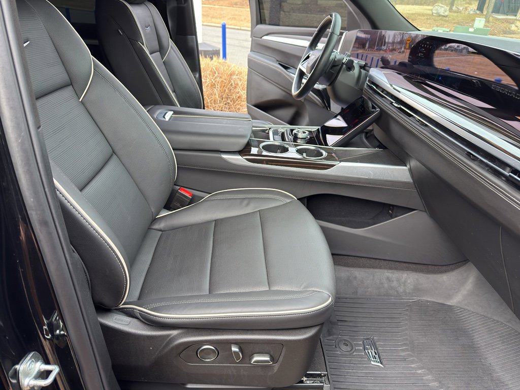 Used 2025 Cadillac Escalade Premium Luxury image 33