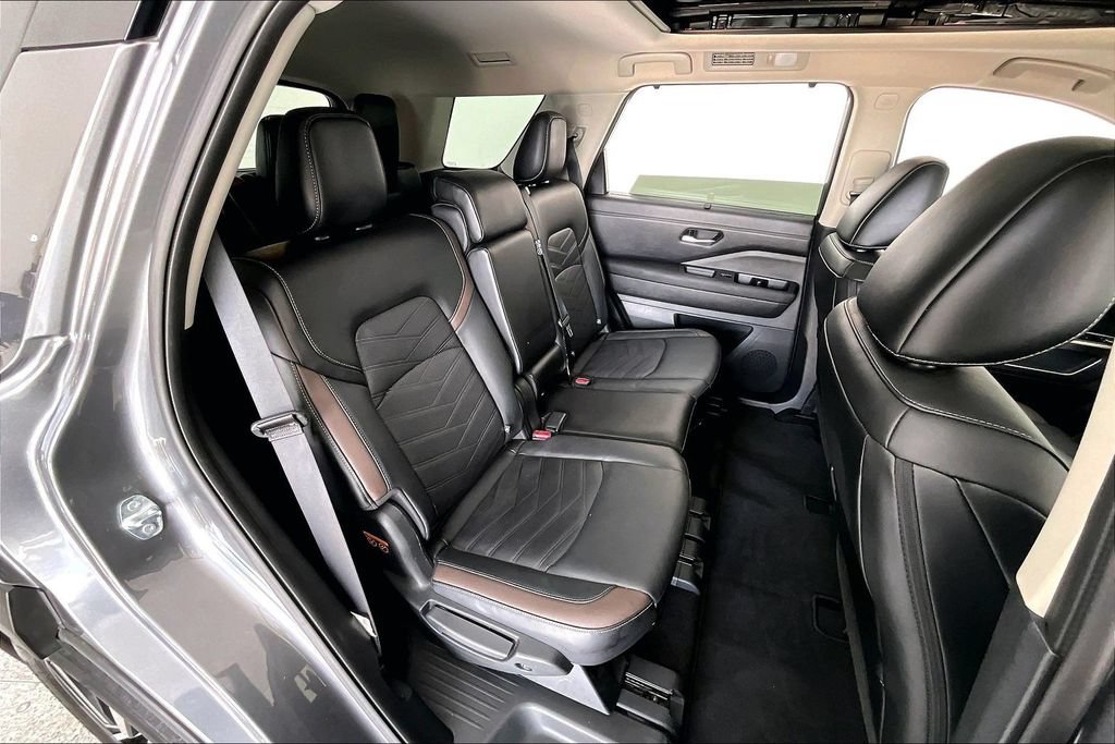 Used 2025 Nissan Pathfinder Platinum w/ Cargo Package FWD image 33