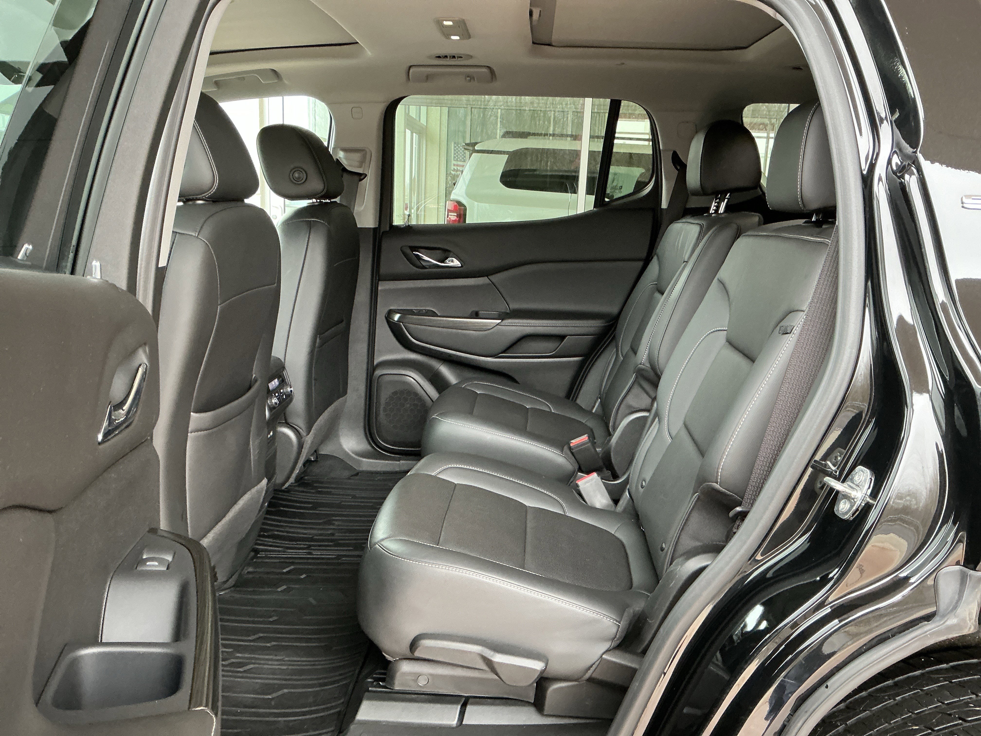 Used 2022 GMC Acadia SLT w/ Preferred Package image 18