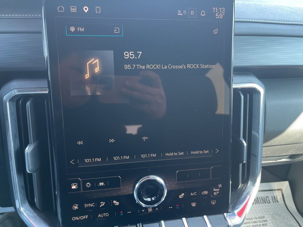 Used 2025 GMC Acadia Elevation image 17