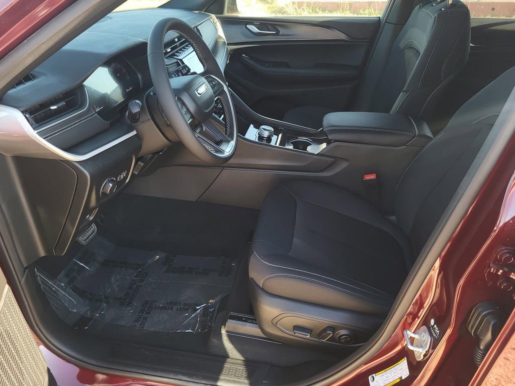 New 2025 Jeep Grand Cherokee Laredo RWD image 9
