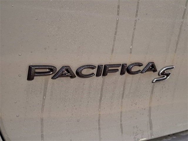 Used 2021 Chrysler Pacifica Touring-L w/ Uconnect Theater Family Group image 30