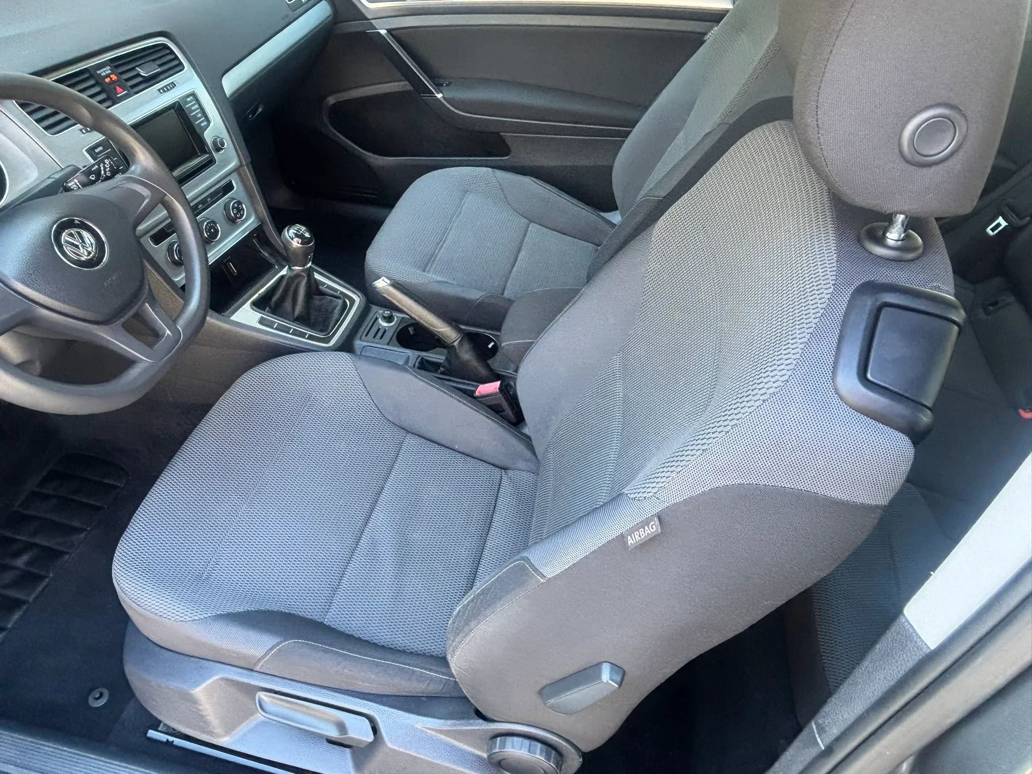 Used 2015 Volkswagen Golf Launch Edition FWD image 15