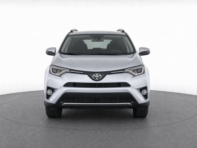 Used 2018 Toyota RAV4 XLE FWD image 2