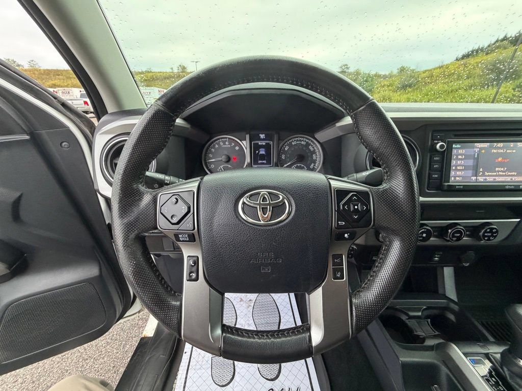 Used 2018 Toyota Tacoma SR5 AWD/4WD image 28