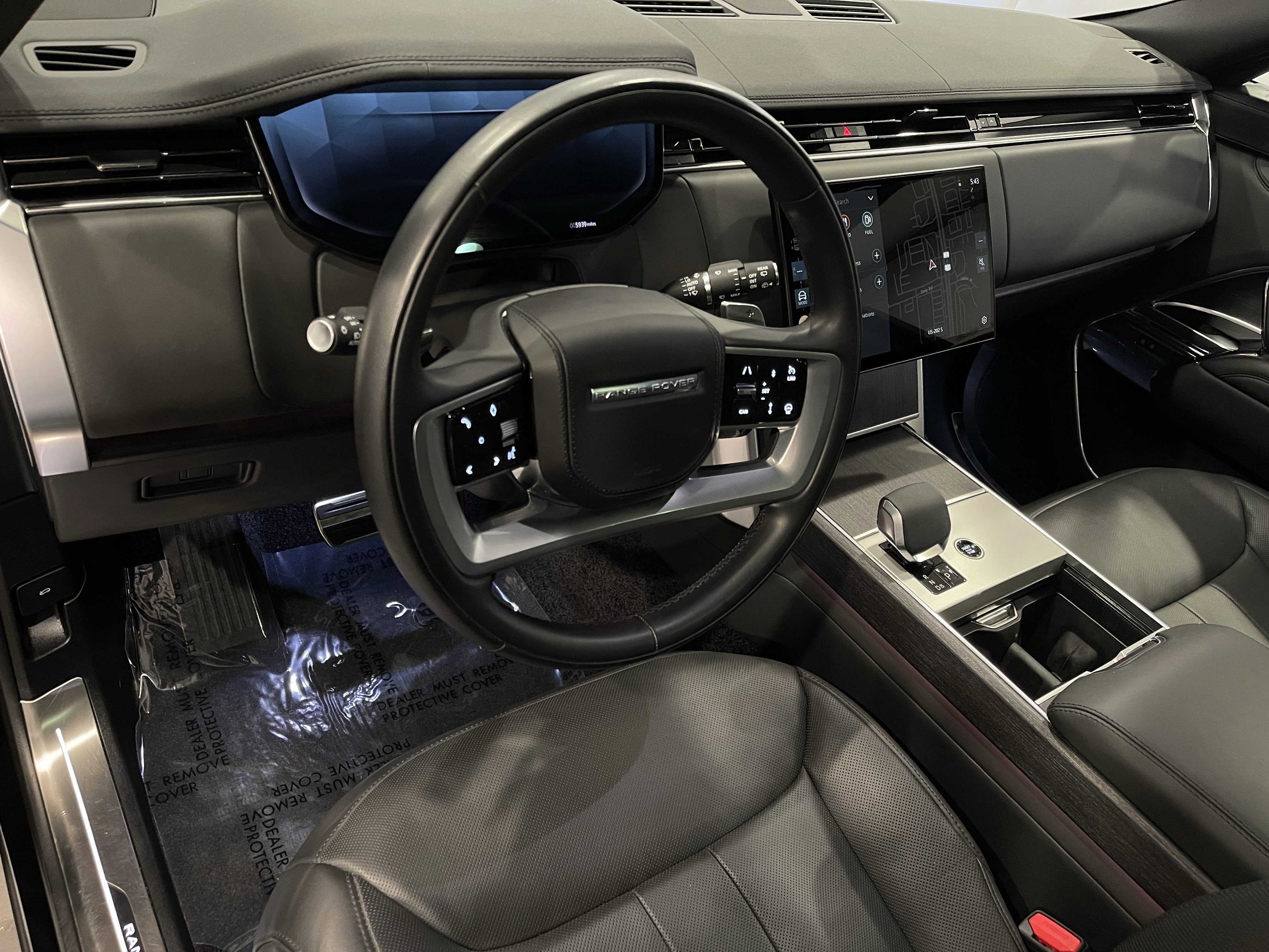 Used 2025 Land Rover Range Rover SE AWD/4WD image 13