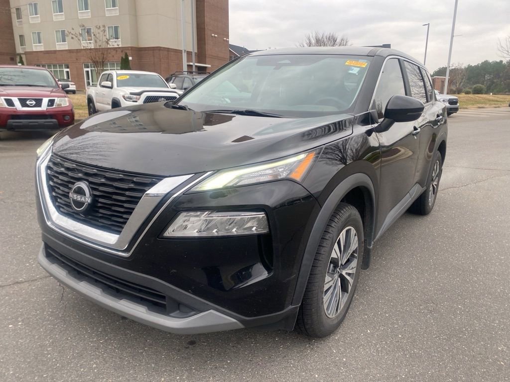 Used 2023 Nissan Rogue SV image 3