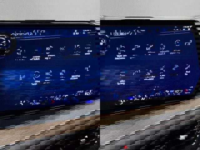 Used 2025 Chevrolet Suburban High Country AWD/4WD image 17