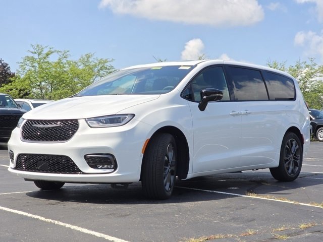 New 2026 Chrysler Pacifica Select image 20