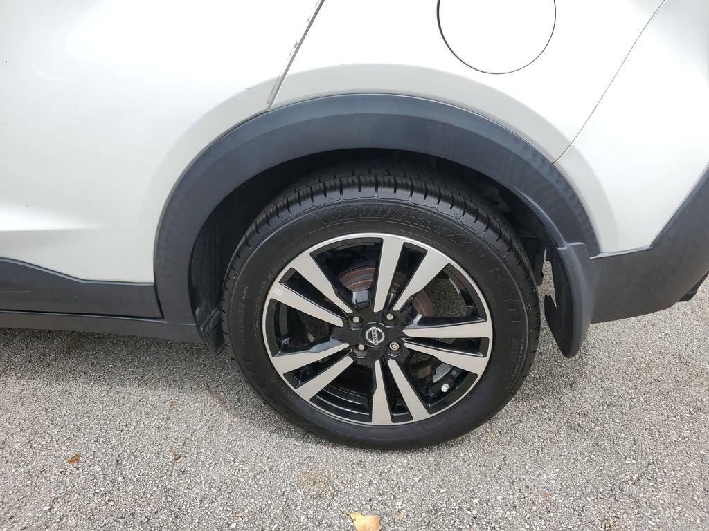 Used 2020 Nissan Kicks SV w/ Exterior Package image 11