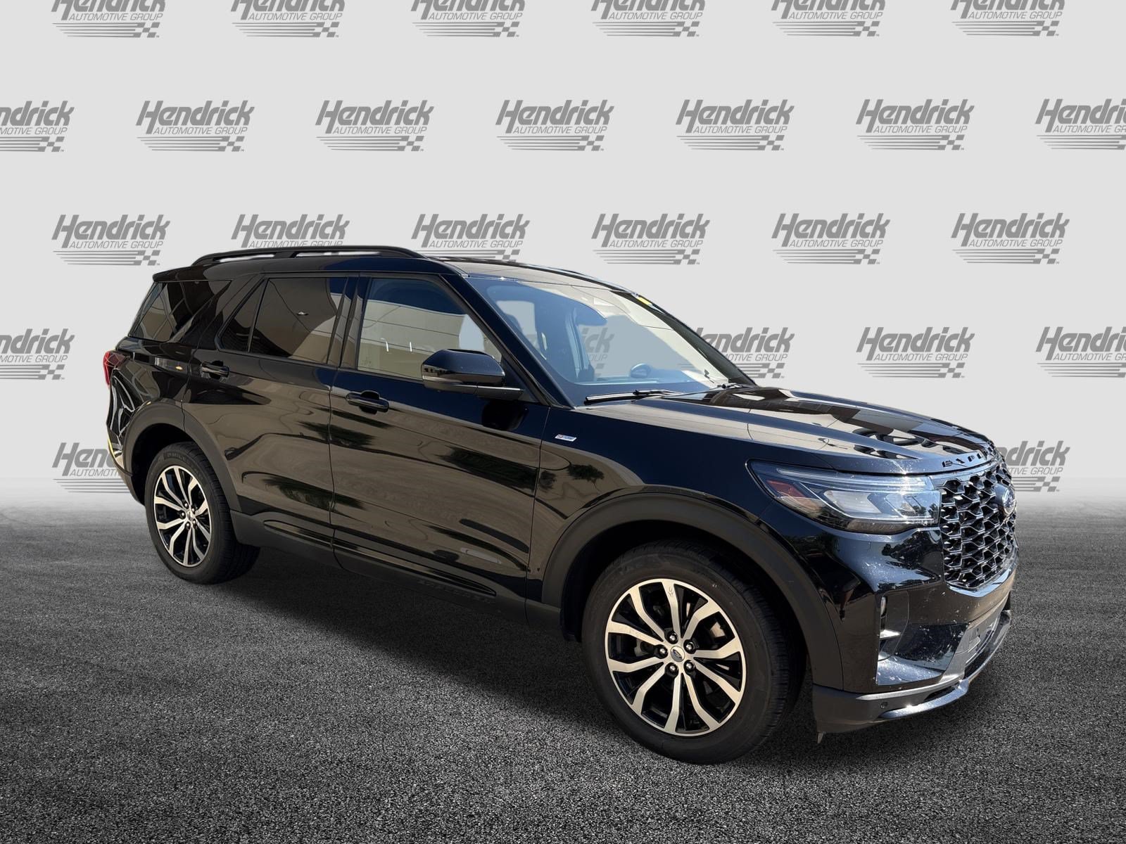 Used 2025 Ford Explorer ST-Line AWD/4WD image 2