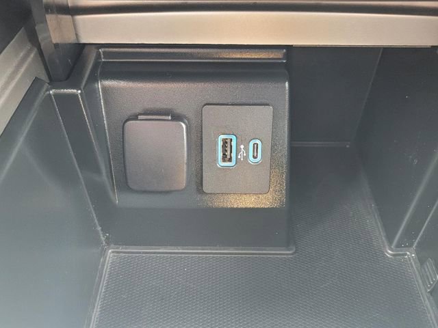 Used 2020 Ford Explorer XLT w/ Equipment Group 202A image 21