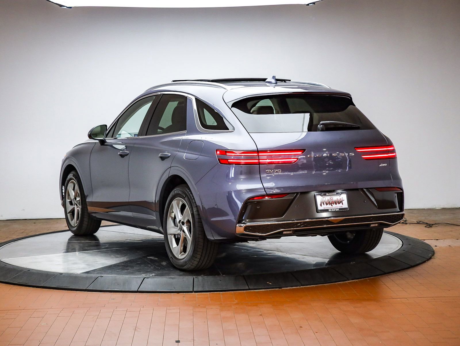 Used 2026 Genesis GV70 2.5T Advanced AWD/4WD image 2