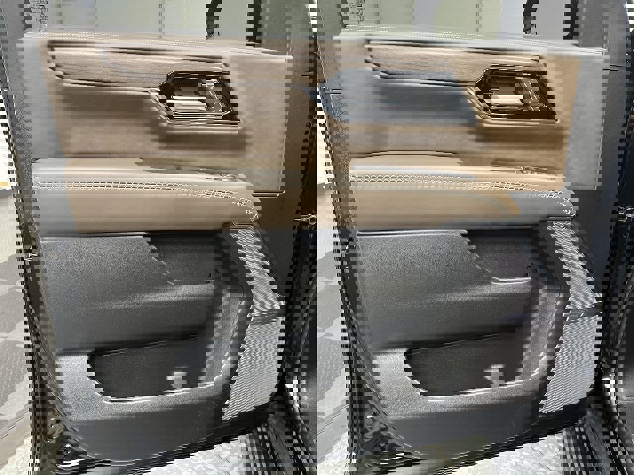 Certified 2025 GMC Yukon XL Denali Ultimate w/ LPO, Floor Liner Package image 9