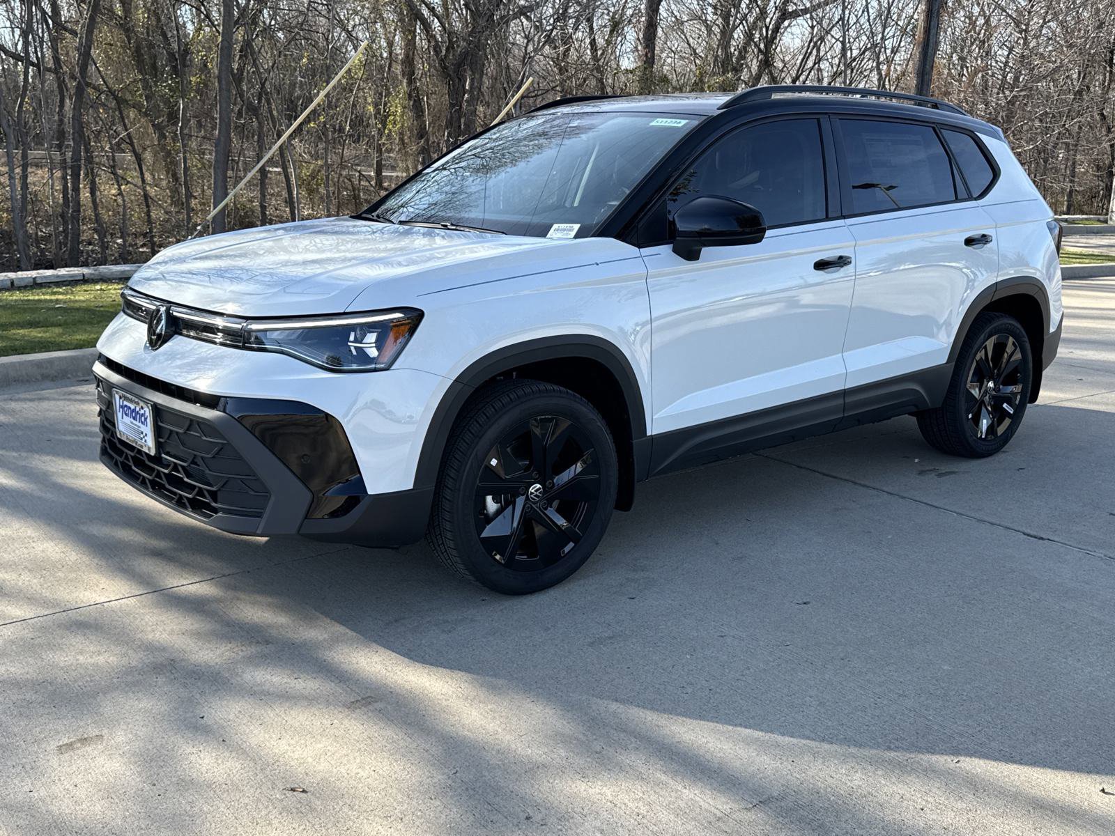 Certified 2025 Volkswagen Taos SE image 35