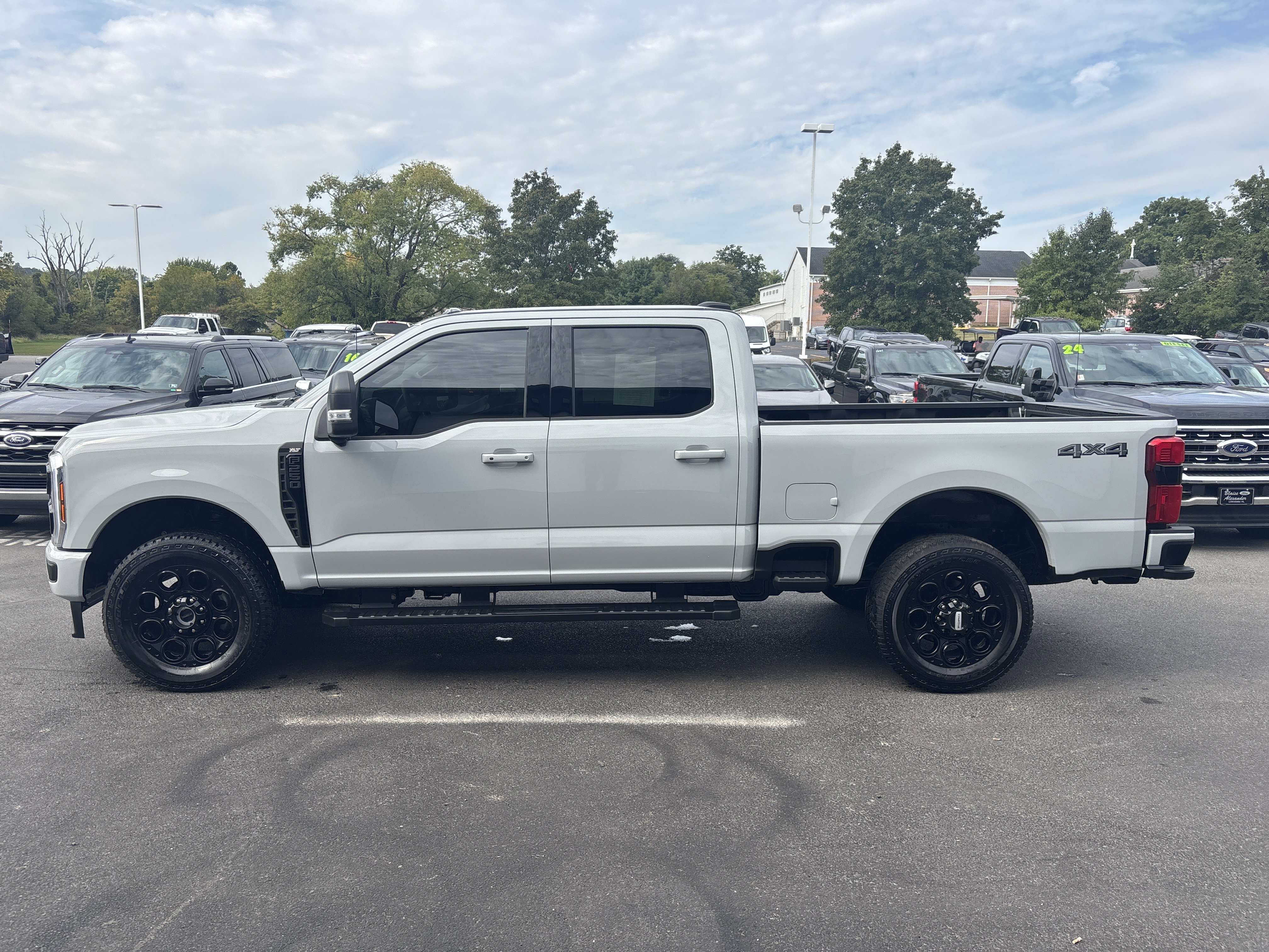 Used 2025 Ford F250 XLT w/ Black Appearance Package image 7