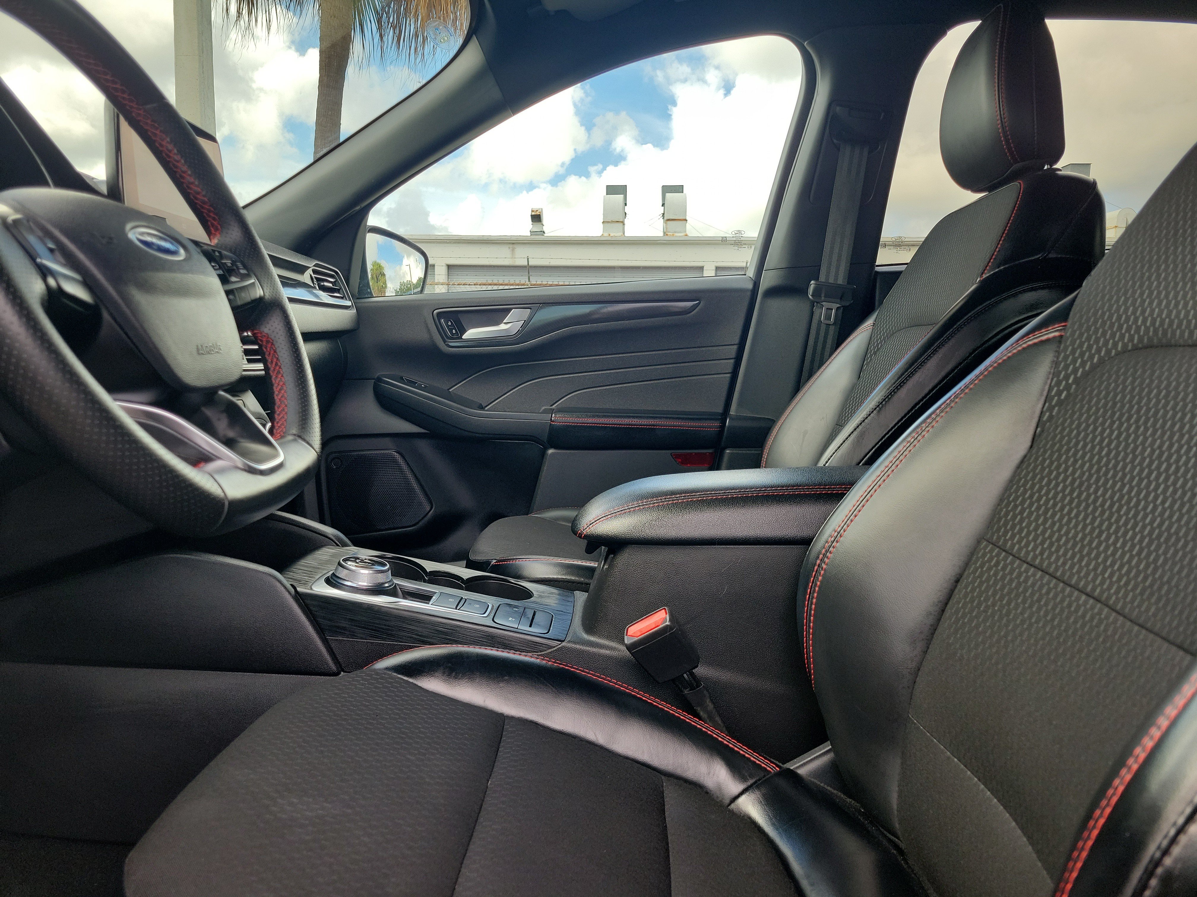 Used 2025 Ford Escape ST-Line FWD image 17