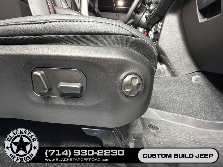 Used 2024 Jeep Gladiator Rubicon AWD/4WD image 22