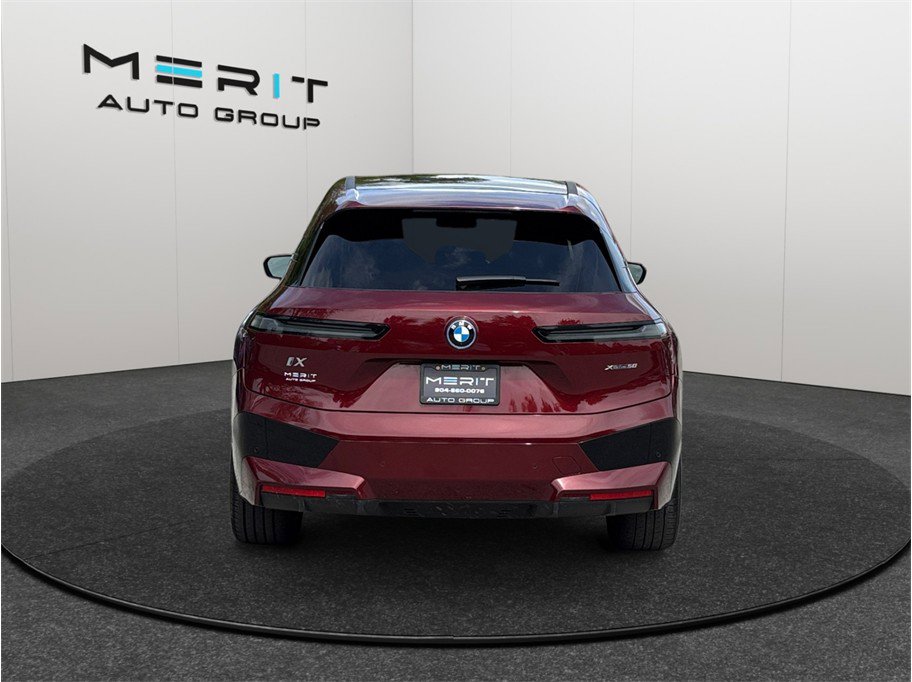 Used 2023 BMW iX xDrive50 w/ Ultimate Package 2 image 8