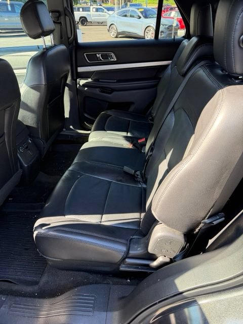 Used 2017 Ford Explorer XLT w/ Equipment Group 202A AWD/4WD image 9