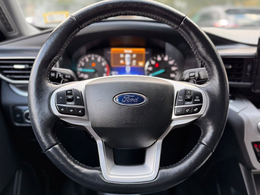 Used 2021 Ford Explorer XLT w/ Equipment Group 202A image 6