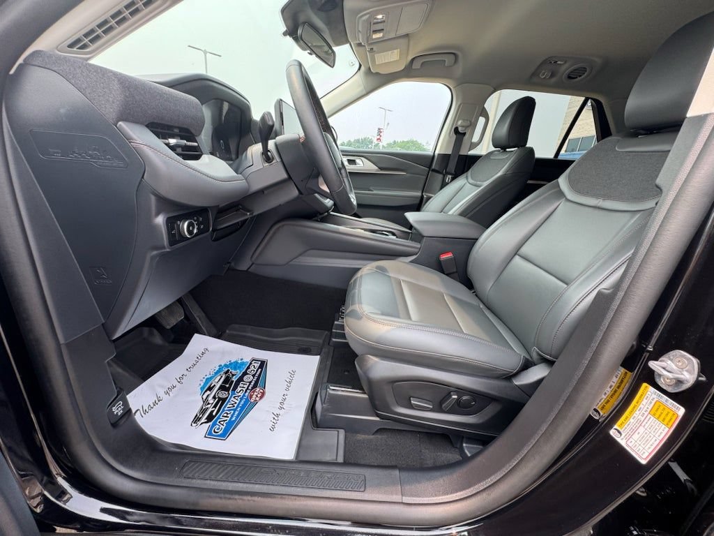 Used 2025 Ford Explorer Active w/ Active Comfort Package AWD/4WD image 18