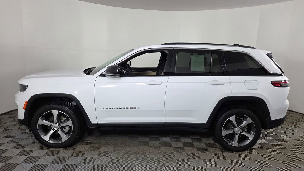 Used 2023 Jeep Grand Cherokee Limited w/ Luxury Tech Group II image 5