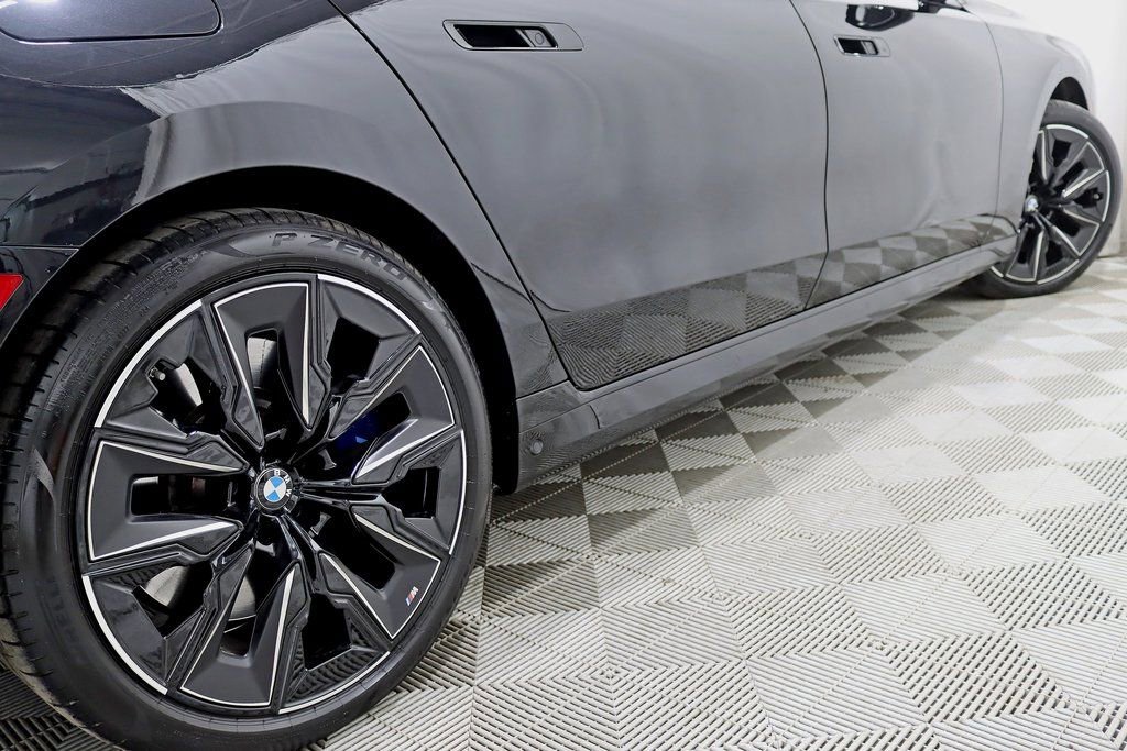 Used 2023 BMW 760i xDrive image 12
