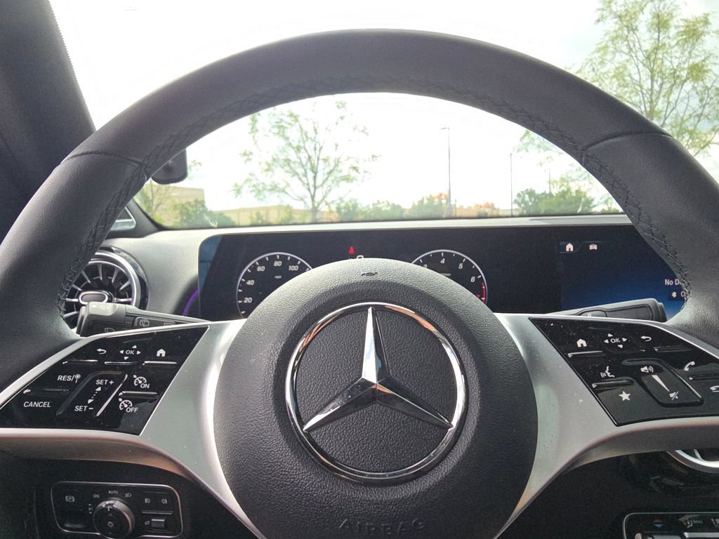 Used 2026 Mercedes-Benz GLB 250 4MATIC image 28