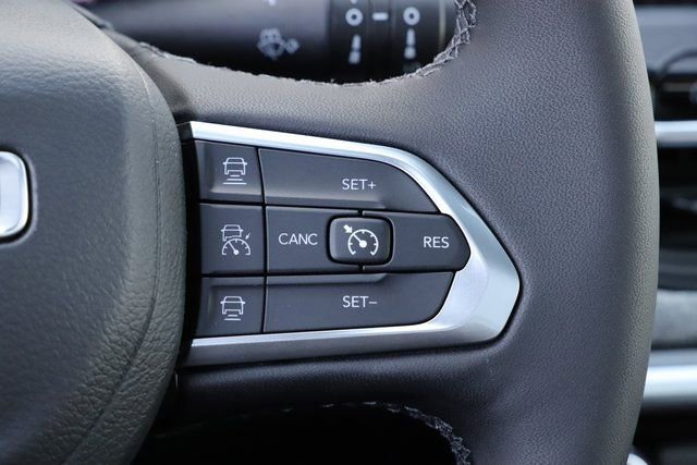 New 2024 Jeep Compass Latitude w/ Sun and Sound Group AWD/4WD image 21