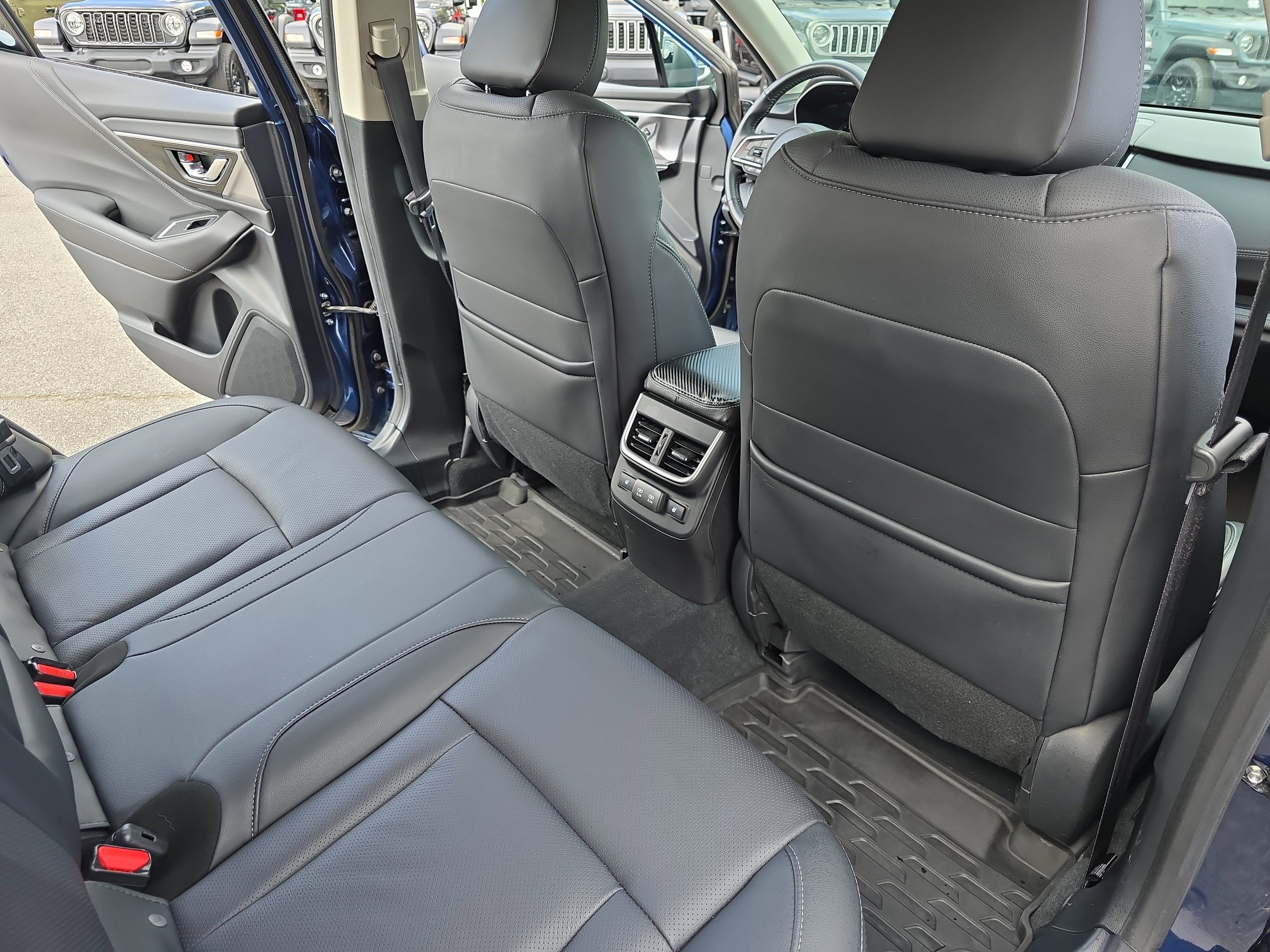 Used 2020 Subaru Outback Limited w/ Popular Package #2 AWD/4WD image 11
