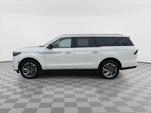 Used 2025 Lincoln Navigator L Reserve image 4