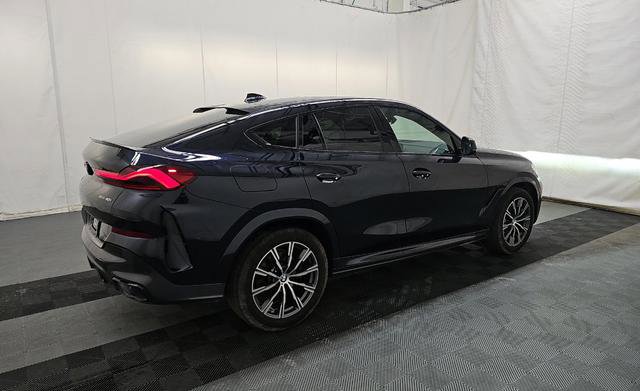 Used 2022 BMW X6 xDrive40i AWD/4WD image 3